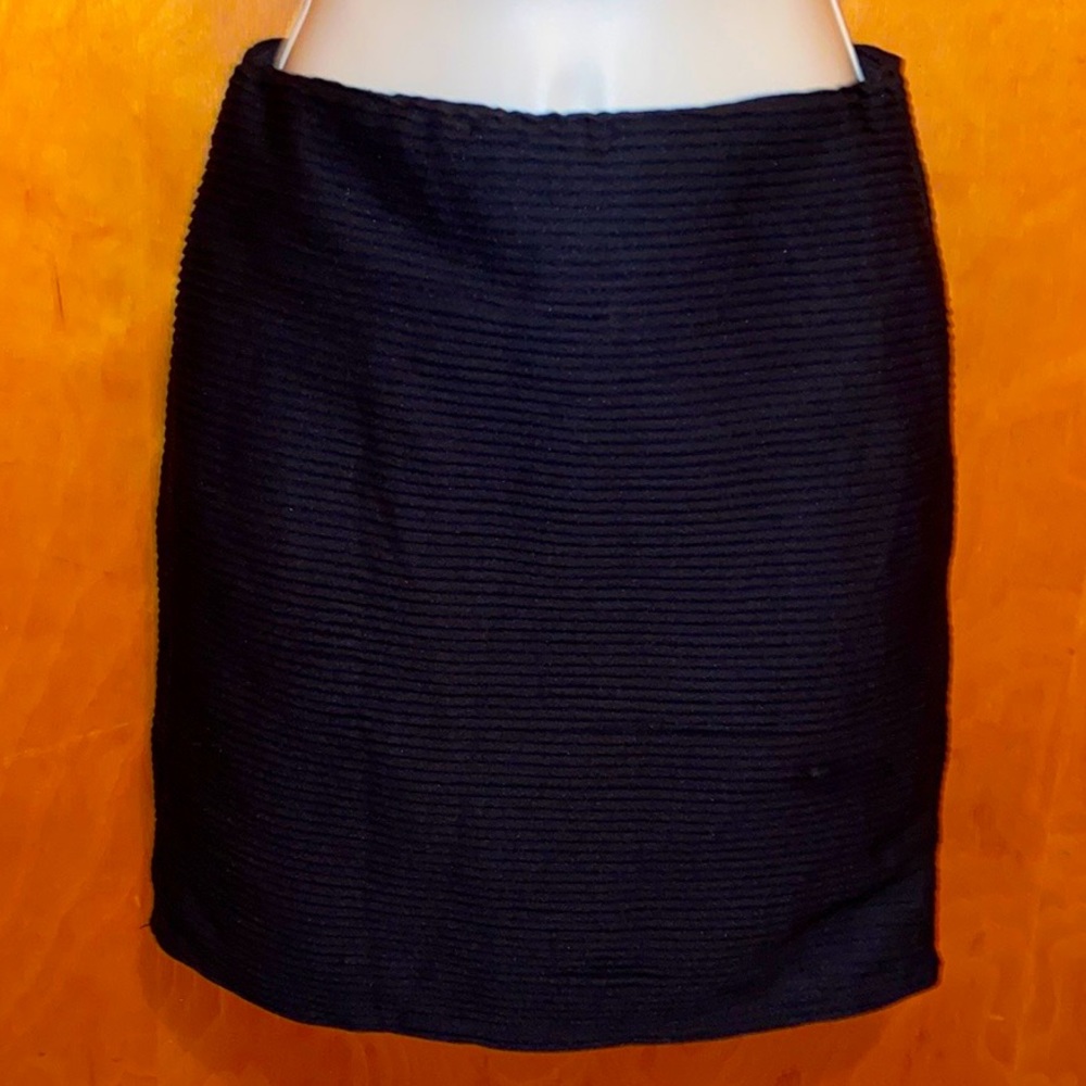 F21 MINI SKIRT SIZE SMALL